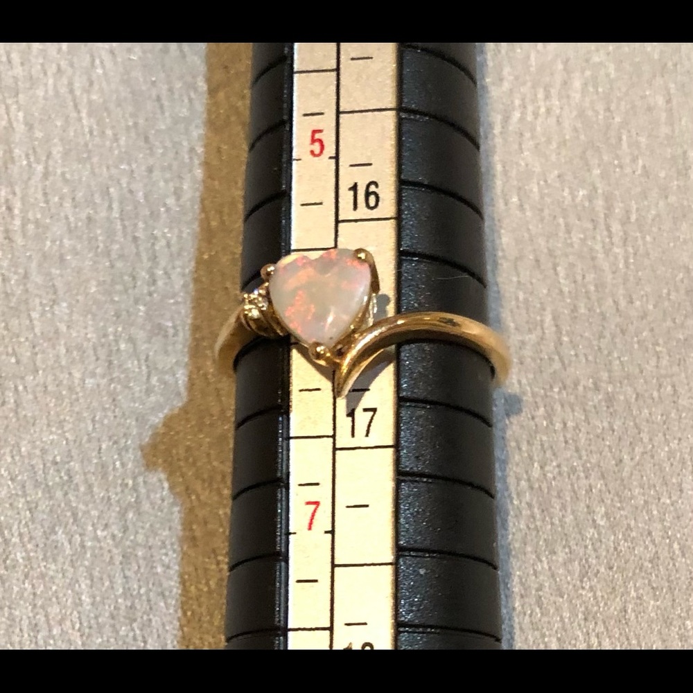 Dainty 14k heart shaped opal ring with natural Diamond. - Picture 5 of 7